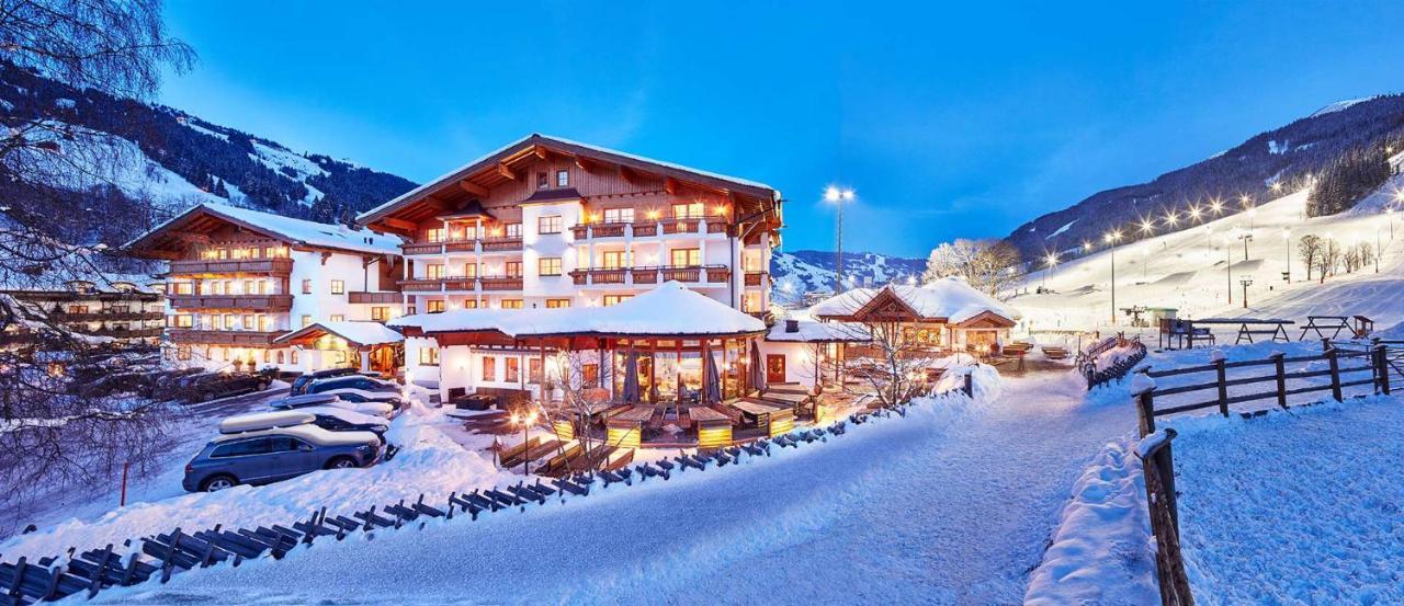 Bauernhof Hotel Oberschwarzach Saalbach Exterior foto