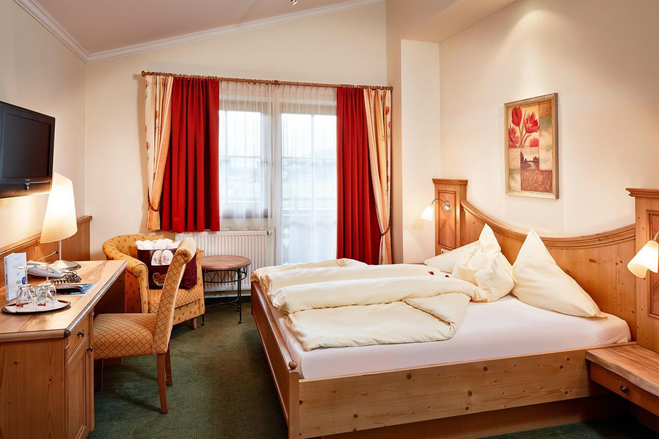 Bauernhof Hotel Oberschwarzach Saalbach Exterior foto